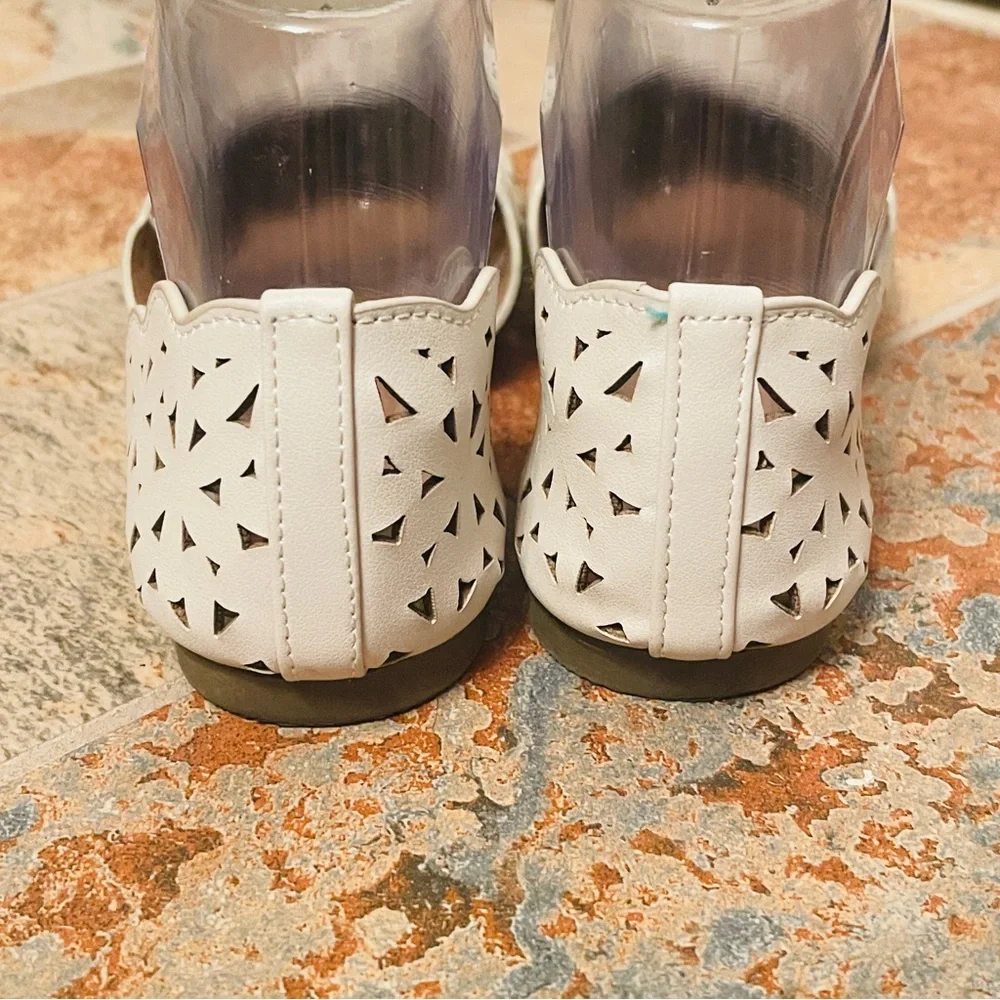 🎂Cute &Comfy Union Bay Leather White Cutout Scalloped Edge D’Orsay Style Flats! - Picture 3 of 14